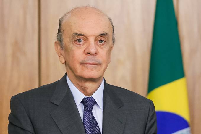 José Serra quer tirar sistema eleitoral da Constituição 8