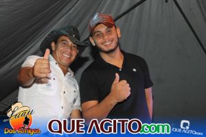 Carlos Aguiar e Yara Silva contagiam publico no Luau dos Amigos 21