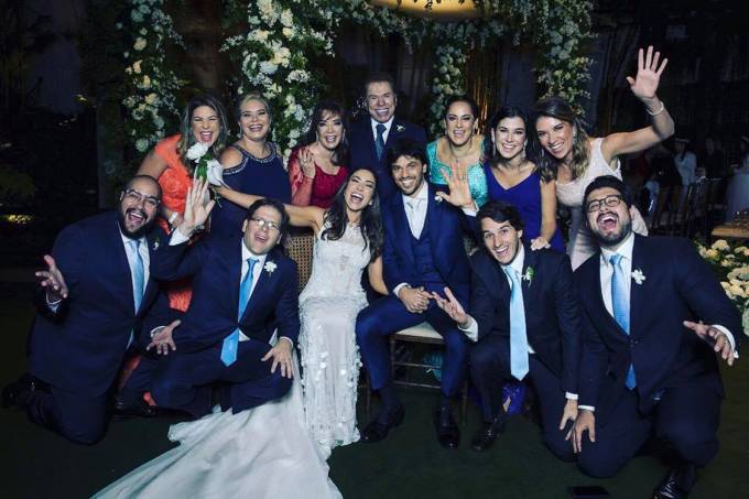 Silvio Santos e filhas festejam casamento de Patrícia em foto 10