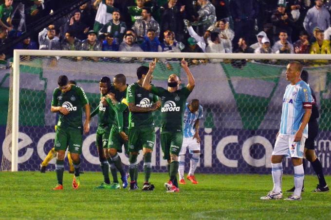 Brasileirão: Chapecoense derrota Avaí e chega à liderança 8