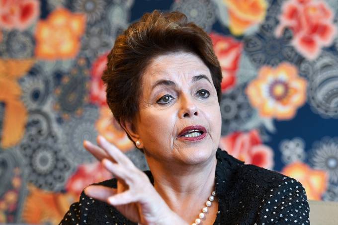 Dilma faz novo pedido de liminar para voltar à presidência 9