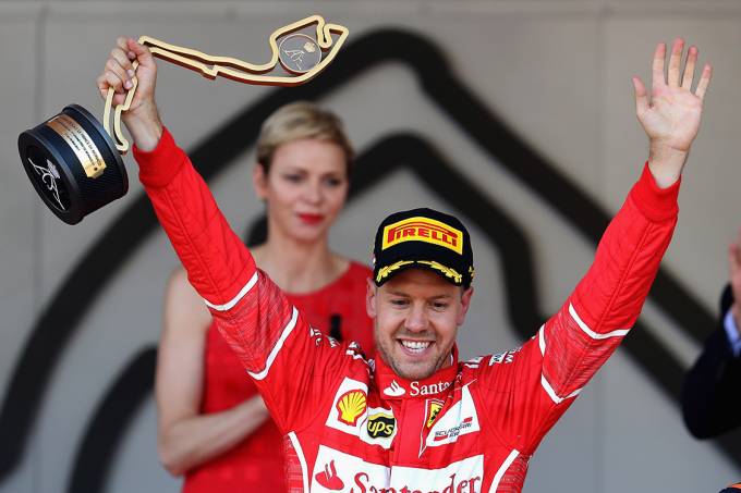 Vettel supera Raikkonen e vence com dobradinha da Ferrari 105