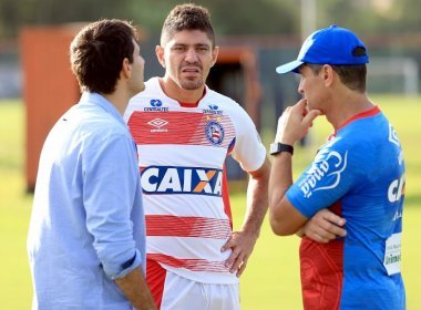 Edson sente o joelho e deixa o campo mais cedo em treino do Bahia 6