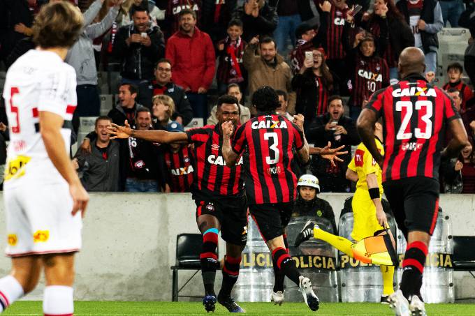 Brasileirão: São Paulo chega perto da zona de rebaixamento 8