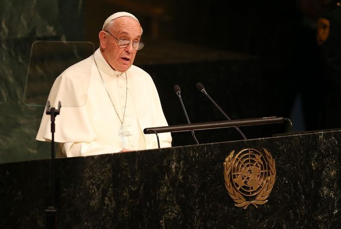 'Pelé é melhor que Maradona?', questiona Papa Francisco a jovem brasileiro 7
