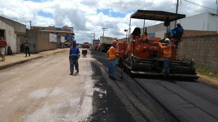 Prefeitura de Eunápolis iniciou asfaltamento do bairro Stela Reis nesta quarta-feira (25/10) 7