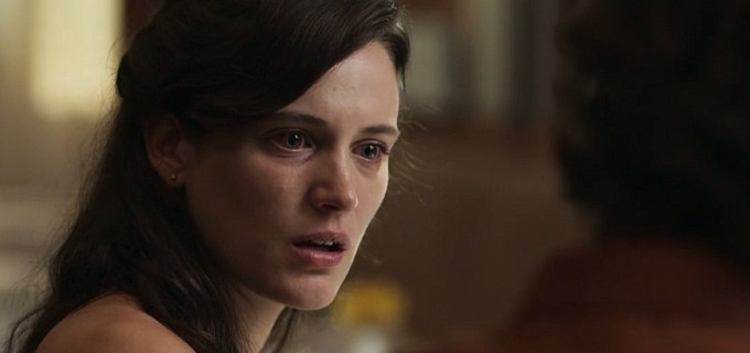 O Outro Lado do Paraíso: Clara fica entre a vida e a morte após o parto 12