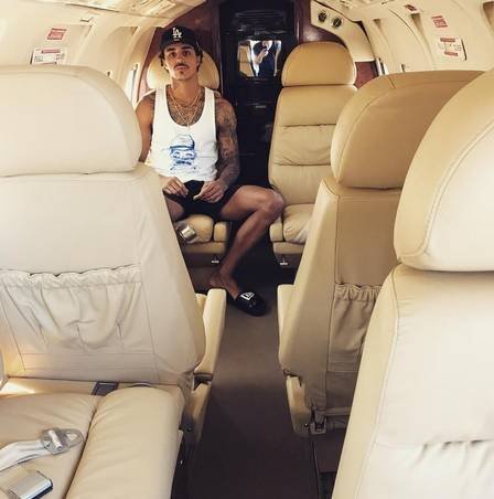 MC Livinho gasta R$ 10 milhões comprando jatinho e cobertura 9