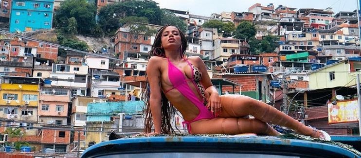 Anitta lança trailer com prévia da música “Vai Malandra”; Confira 9