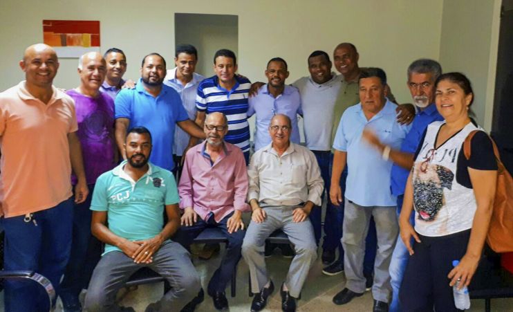 Prefeito de Eunápolis se reúne com vereadores para discutir fortalecimento do município 12