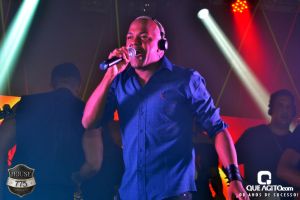Noite de sexta muito contagiante na House 775 com Sinho Ferrary 80