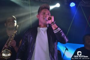 Noite de sexta muito contagiante na House 775 com Sinho Ferrary 90