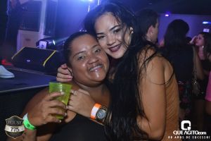 Noite de sexta muito contagiante na House 775 com Sinho Ferrary 83