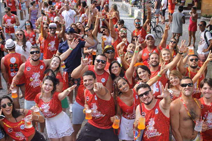 Bloco CarnaPorco ferveu Arraial d’Ajuda neste sábado de Carnaval 4