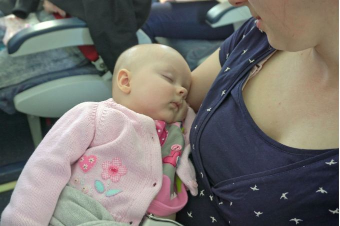 Recém-nascidos podem viajar de avião? 11