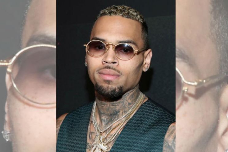 Chris Brown é fotografado enforcando uma mulher em festa 7
