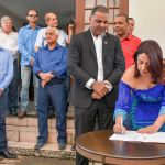Prefeita Cláudia Oliveira é reconduzida ao cargo 13