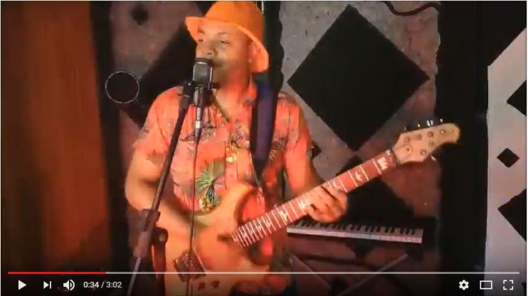 Cantor Valter das Virgens aposta em hit "Dormir na Van" 10