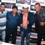 Muita música brega com Edmilson Batista na primeira noite do 5º Fest Vinhático 86