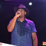 Muita música brega com Edmilson Batista na primeira noite do 5º Fest Vinhático 71
