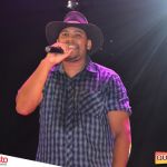 Muita música brega com Edmilson Batista na primeira noite do 5º Fest Vinhático 50