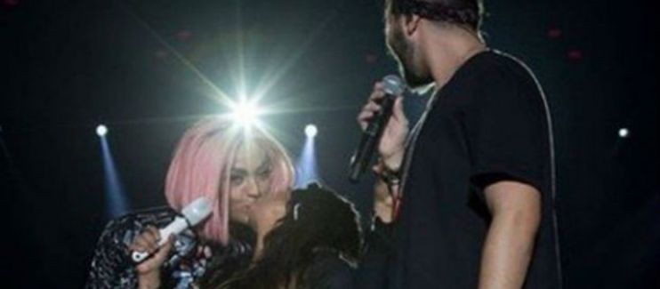 “HASTA LA VISTA”: Pabllo Vittar e Simone, da dupla com Simaria, se beijam em show 11