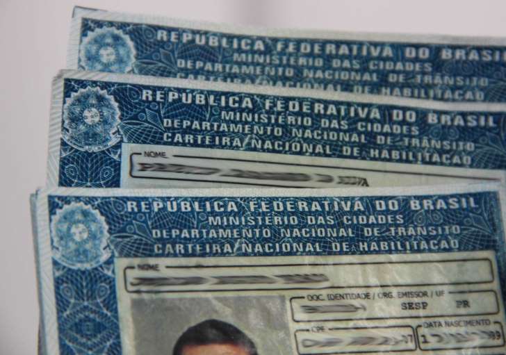 Devedores podem ter CNH e passaporte suspensos 107