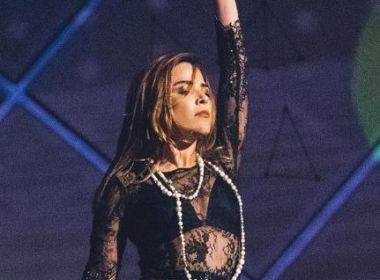 Wanessa deita no chão e se recusa a deixar o palco depois de ter microfone desligado 9