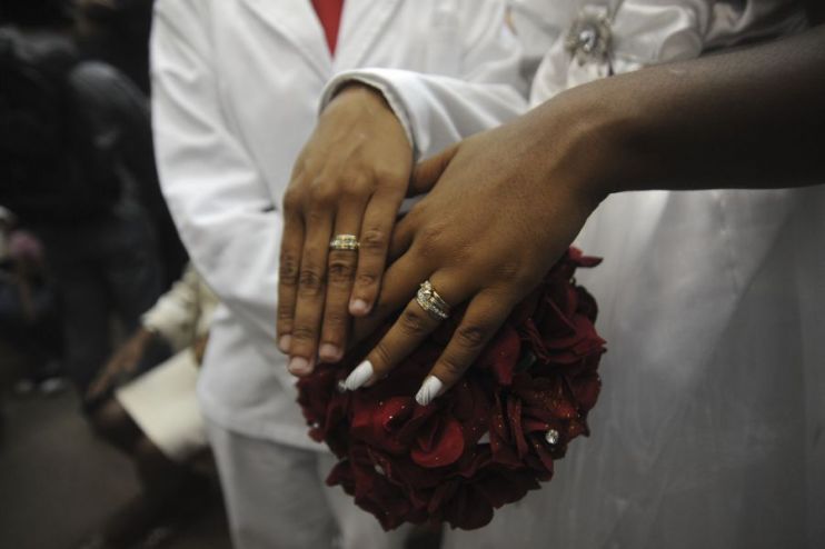 Projeto que proíbe casamento de menores de 16 anos é aprovado Projeto que proíbe casamento de menores de 16 anos é aprovado 9