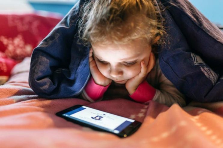 Cresce o número de crianças e adolescentes conectados só pelo celular 11