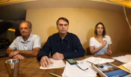 Bolsonaro diz que vai ao TSE exigir explicações sobre problemas nas urnas 4