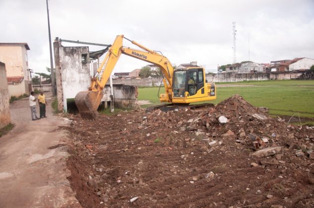 Prefeitura põe no chão o que resta do Itamarzão e anuncia construção de complexo esportivo 6