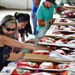 PREFEITURA DE ITAGIMIRIM DISTRIBUI MAIS DE 4 TONELADAS DE FRANGO E GARANTE A CEIA DO NATAL DOS MORADORES DE ITAGIMIRIM 8