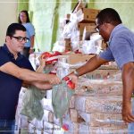 PREFEITURA DE ITAGIMIRIM DISTRIBUI MAIS DE 4 TONELADAS DE FRANGO E GARANTE A CEIA DO NATAL DOS MORADORES DE ITAGIMIRIM 17