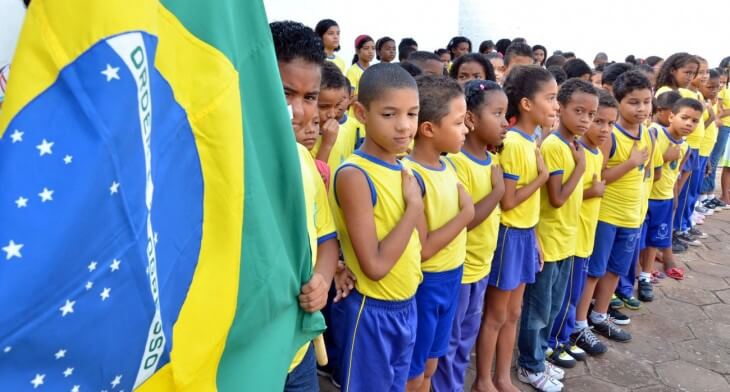 ‘Hino nas escolas’ é um dos assuntos mais comentados na internet nesta terça 12