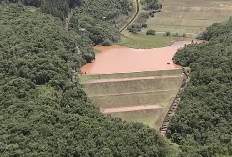 Sirenes tocam e alertam para risco de barragem se romper a qualquer momento em Minas Gerais 4