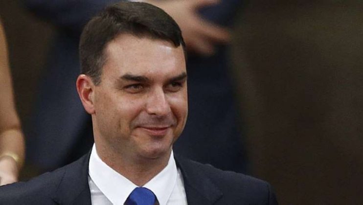 Flávio Bolsonaro propõe reduzir maioridade penal a 14 anos em crimes hediondos e tráfico 5