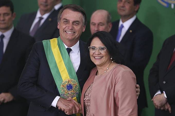 Ministra Damares Alves pede a Bolsonaro para deixar o governo 33