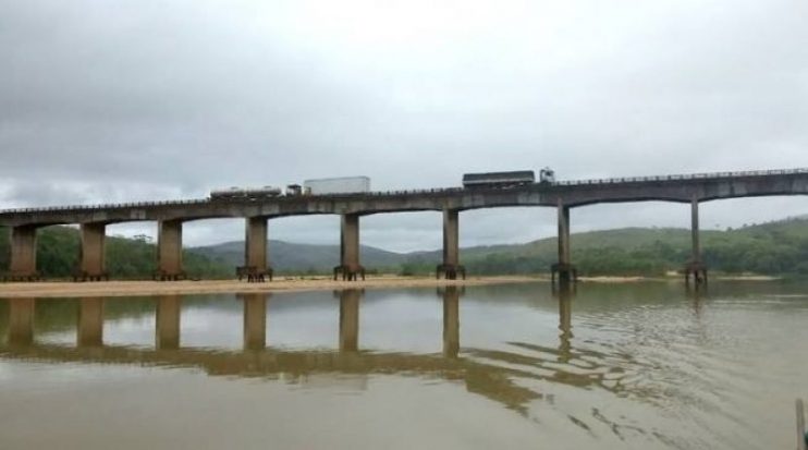 DNIT interdita metade da pista da ponte sobre o Rio Jequitinhonha na BR 101 4