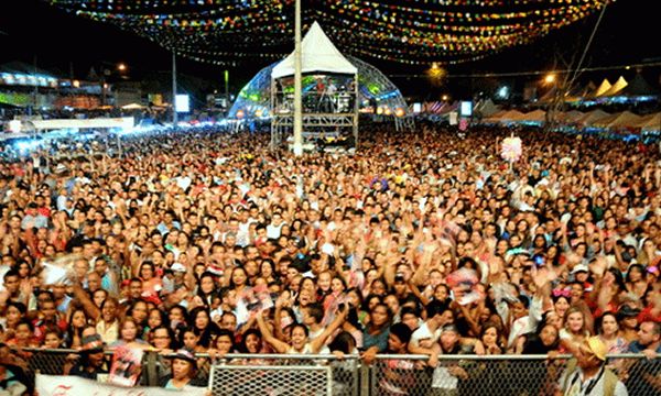 Bandas licitadas em quase 1 milhão de reais para uma festa de três dias; com bem menos que isto poderíamos ter uma saúde digna 6