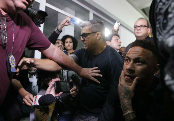 Polícia encerra investigação por estupro e não pede indiciamento de Neymar 99