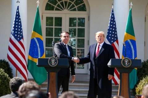 De olho em transição bilionária, Trump incentiva Bolsonaro a mudar lei de TV fechada no país 5