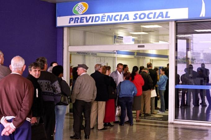 INSS começa a pagar hoje a primeira parcela do 13º dos aposentados 12