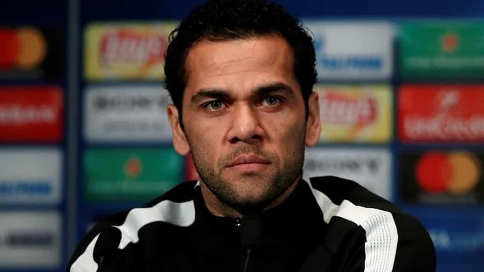 Por Copa, Daniel Alves muda planos e volta ao Brasil após 17 anos 4