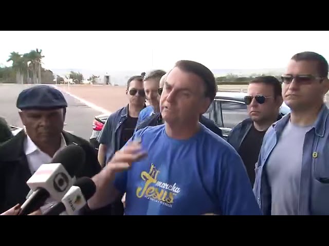 Presidente Bolsonaro dá mais um choque de realidade em muitos da imprensa durante mais uma “coletiva”. Assista: 4