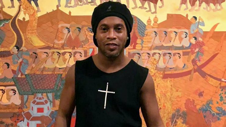 Mesmo proibido de sair do país, Ronaldinho é eleito Embaixador do Turismo no Brasil 4
