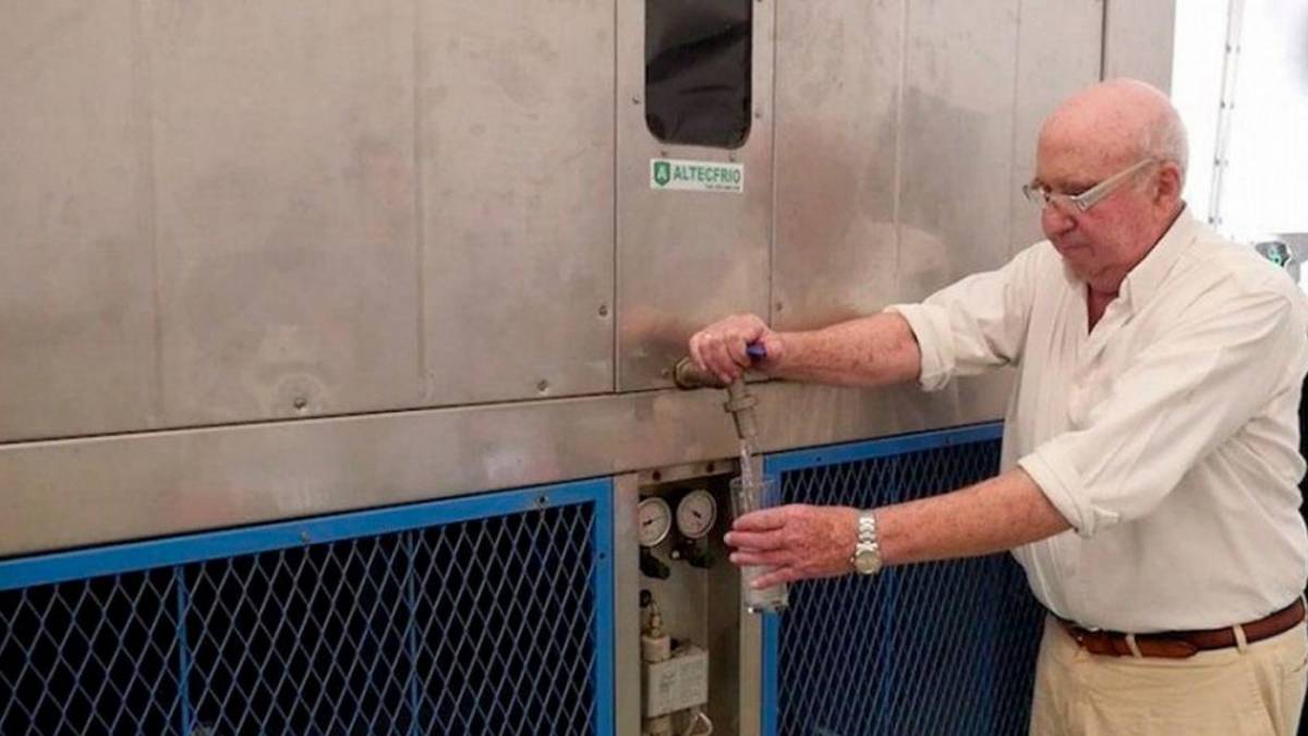 Gerador usa vapor para produzir 3 mil litros de água potável por dia 5