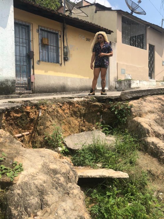 Eunápolis: Morador denuncia as péssimas condições que os moradores da rua da encosta vivem diariamente 104