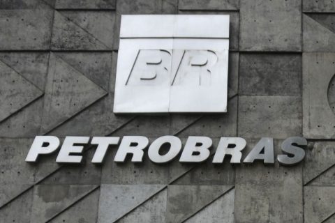 Funcionários da Petrobras entram em greve nacional 8