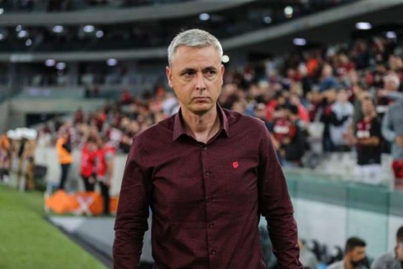 Em coletiva, Tiago Nunes crava: 'Nada assinado com nenhum clube' 5